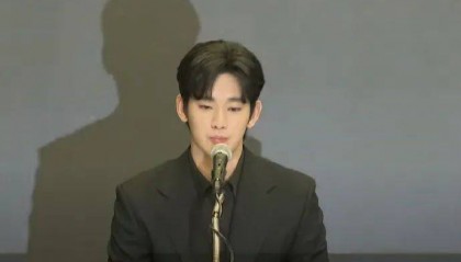 金秀贤发布会哽咽落泪：想和大家说对不起，承认曾与金赛纶恋爱一年