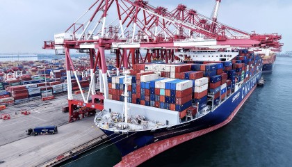 8月出口同比增速回落至4.4%，分析师：“转出口”减弱下后续出口或受到抑制