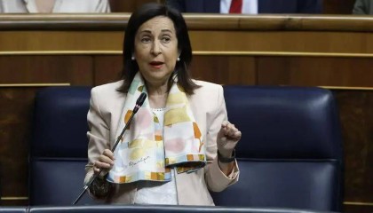 美国航母、轰炸机，已部署