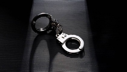 93岁强奸犯暂予监外执行，15年刑期如何落地？| 新京报快评