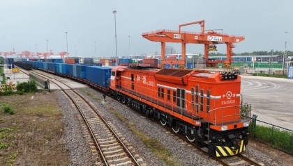 跨境运输需求旺盛 上合示范区中欧班列今年开行453列创历史同期新高