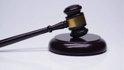 51岁总工程师聚餐饮酒摔倒回家后身亡 法院判单位及餐厅共赔38万，14名聚餐者不担责