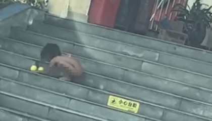 多方回应四川一高速服务区现“野人小孩”：有监护人陪伴，大山里长大的，从小就这样教育，没有违法犯罪情况