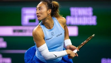 晋级女单八强，郑钦文收获189625美元奖金，将再战卫冕冠军斯瓦泰克