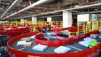 “郑州亚洲一号”大显身手 京东物流自动化分拣提速