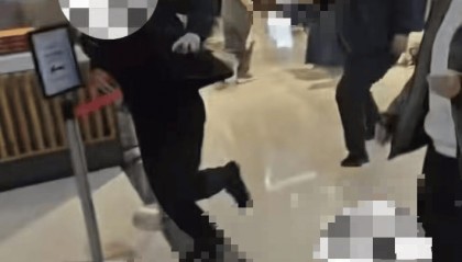 许昌胖东来生活广场内突发伤人事件，嫌疑人已被当场抓获，工作人员：目前正常开业