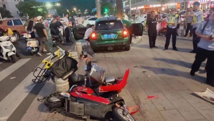 徐州“宝马MINI致1死7伤案”一审宣判：肇事司机获刑两年八个月