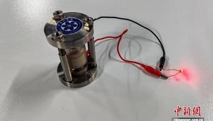 中国团队成功研发首例氢负离子原型电池 代表全新储能技术路径