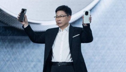 Mate新机鸿蒙系统“二选一”，华为苹果激战国内高端机市场