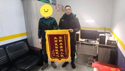 高二学生手机遗落网约车遭司机拒还：打非大队介入追回，经调查该车无营运资质