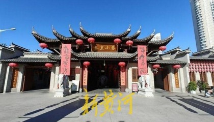 秦皇岛一网红夜市被指违规占用规划绿地却经营4年之久，当地回应：无审批手续 | 刚调查