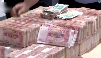通过二手交易网站，一男子带着200万现金来昆明买劳斯莱斯，结果......