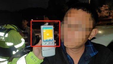 “我就不签！”拘了！