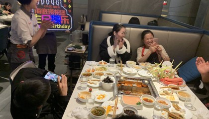 海底捞2022年扭亏为盈 同店翻台率微降