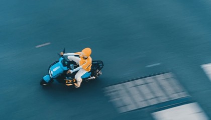 骑手谈平台“卷”社保：我不怕累，能接受工资适当变化