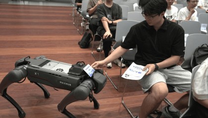 2026届校园招聘大战“秀肌肉”，穗企派机器狗进高校抢人