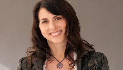 贝佐斯前妻再捐80亿美元，累计已捐赠370亿美元