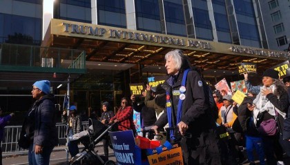 化恐惧为战斗！全美多地爆发反特朗普游行