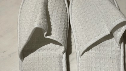 常州一万豪酒店被曝拖鞋系回收后重复使用，卫监所介入调查