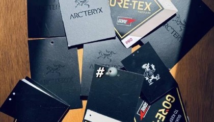 一张“鸟卡”被炒到300元，始祖鸟吊牌倒卖背后的“生意经”