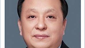 中组部有关负责同志宣布中央决定：他们的职务调整