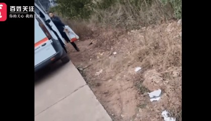 救护车被曝开到地里装柑橘？当地卫健局回应
