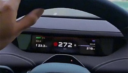 小米SU7车主飙车至272km/h