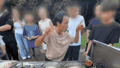 “鸡排哥”将来南京炸鸡排