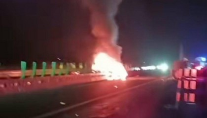 小米SU7高速上碰撞爆燃！客服称工作小组已赴现场协助调查