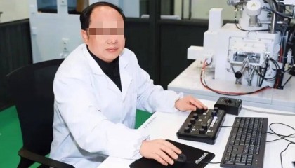 郭伟学术造假被曝光，新华社追问