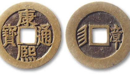 入手裸币，还是评级币？