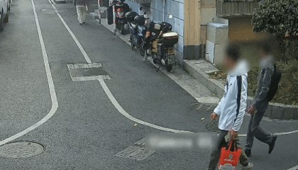 上门取走19万元，杭州一西装革履“金融专员”被抓！在高速服务区被抓，车上塞满现金