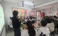 保健路街道凤凰城社区开展“花香满家园”主题插花活动