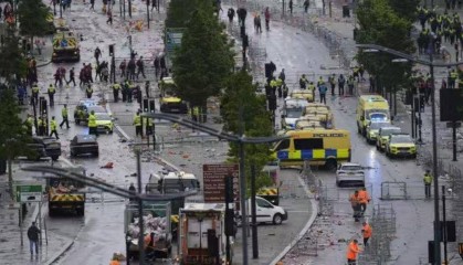 英国利物浦汽车冲撞人群事件已致27人受伤