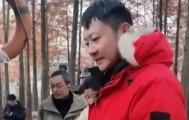 确认了，是演员印小天！本人回应：本能反应，小事一件