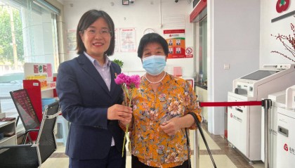 博兴农商银行城中分理处开展“告白母亲 感恩母爱”主题营销活动