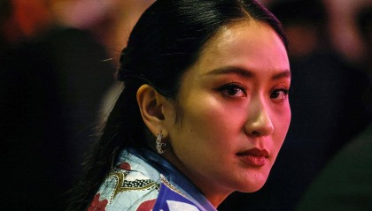 父亲姑姑下台后均流亡，提交辩护材料期限已到，被停职的佩通坦能否打破家族“魔咒”？