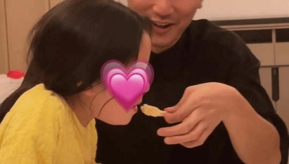 谢婷婷携谢霆锋晒一家五口合照，89岁谢贤与前妻狄波拉罕见同框