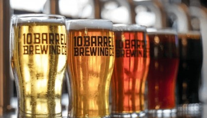 10万瓶一周抢售一空！云南“见手青啤酒”卖疯，背后代工厂竟欠债400万？