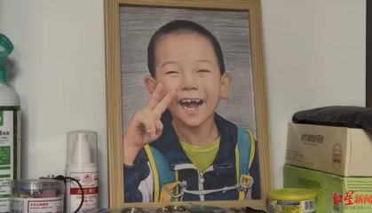 8岁自闭症男童苍山走失后身亡 深陷漩涡的父母：我们全家都在用爱托举这个孩子丨2025未完待续