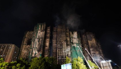 香港消防处：遇难人数增至94人，预计今日9时完成破门搜救工作