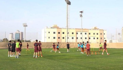 国足迪拜集训冲刺世预赛 伊万招新考察年轻球员强化战术