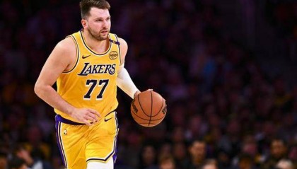 苏群评湖人百亿卖队：知道为啥提前1年要抢到卢卡了吧