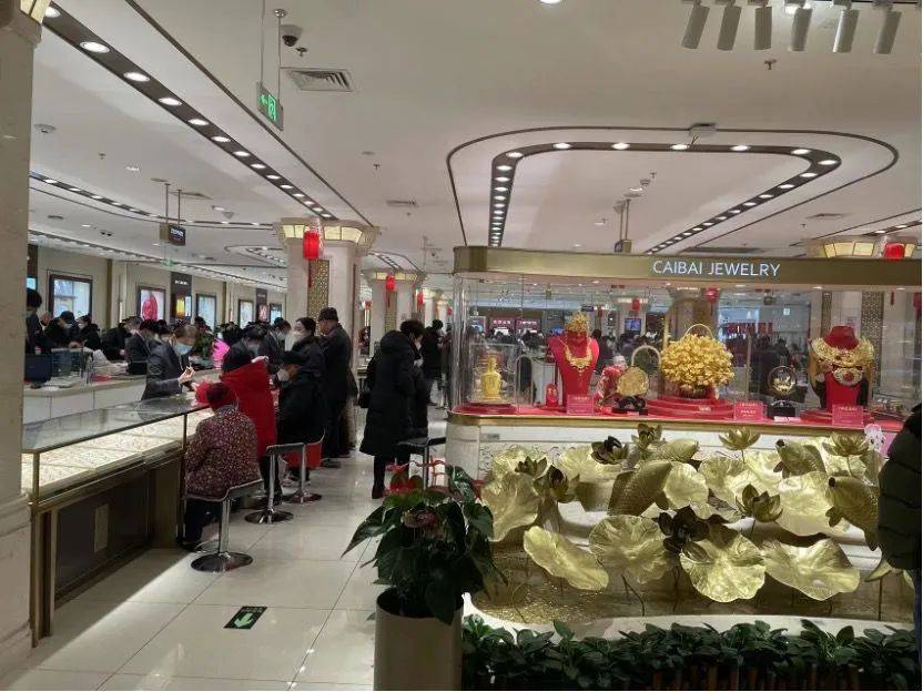 数读｜“花了钱又好像没花”，年轻人爱上买黄金