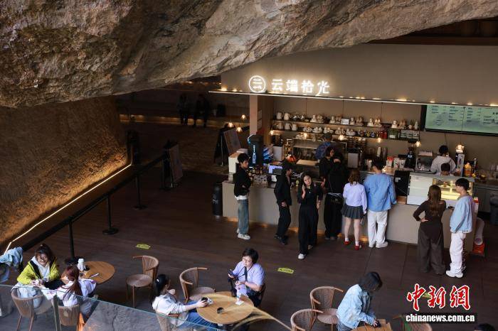 浙江温州乐清雁荡山:悬崖咖啡助力传统景区焕新出圈