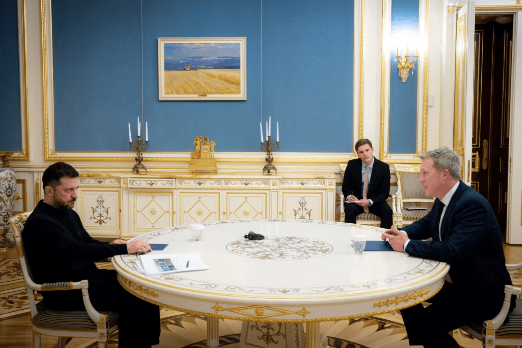 泽连斯基同意以“28点计划”为基础谈判,乌方将草案措辞改为“对战时行为全面大赦”