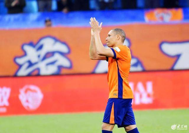 青岛海牛保级成功，下赛季我们继续“一城双超”！