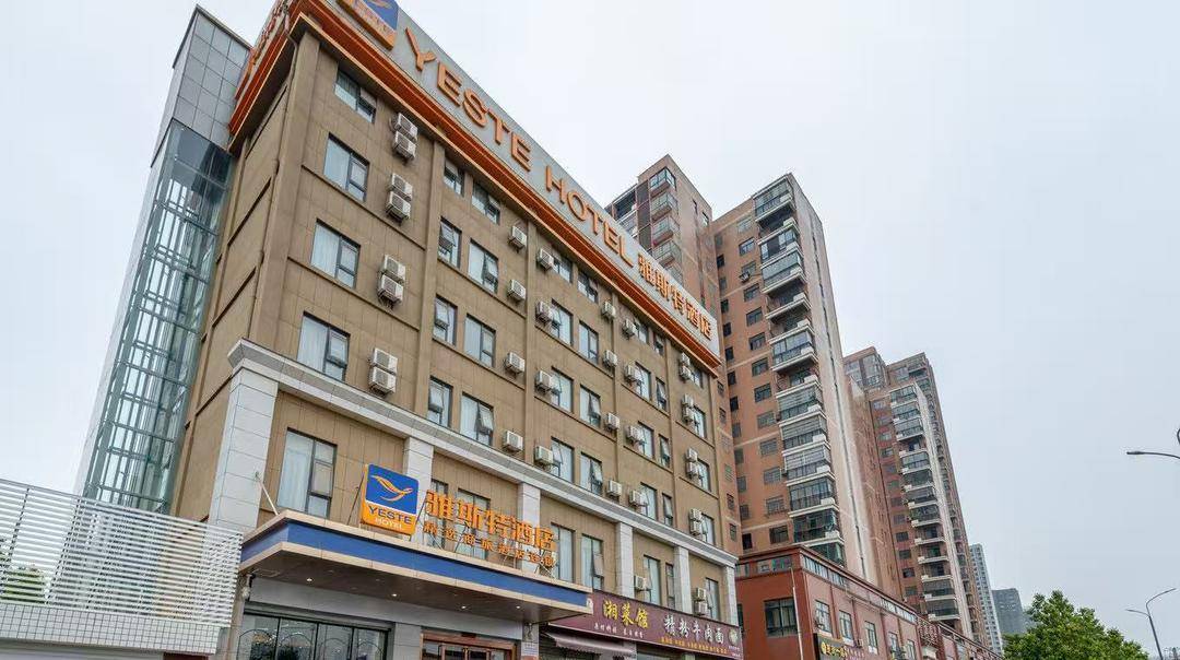 雅斯特酒店回应房客发病送药不及时死亡:送药者未告知病情,隐私考虑未查看药品