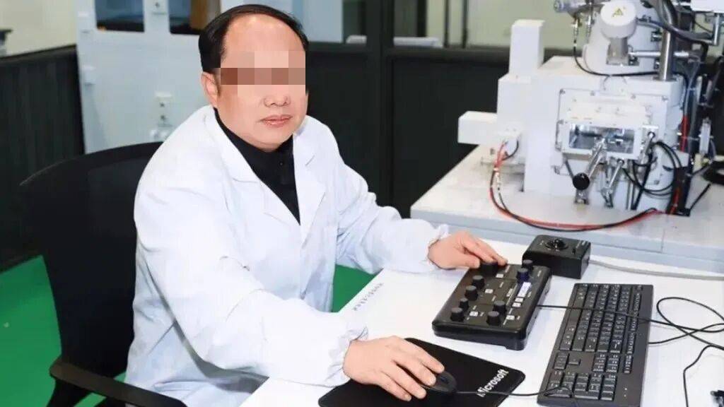 郭伟学术造假被曝光,新华社追问