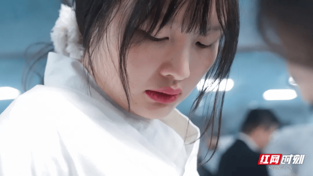 汶川地震被救起的女孩,17年后和救她的军人结婚了